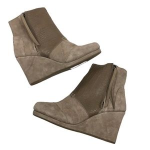 NWT TOMS   Desert Suede  Bootie   Size. 7.5